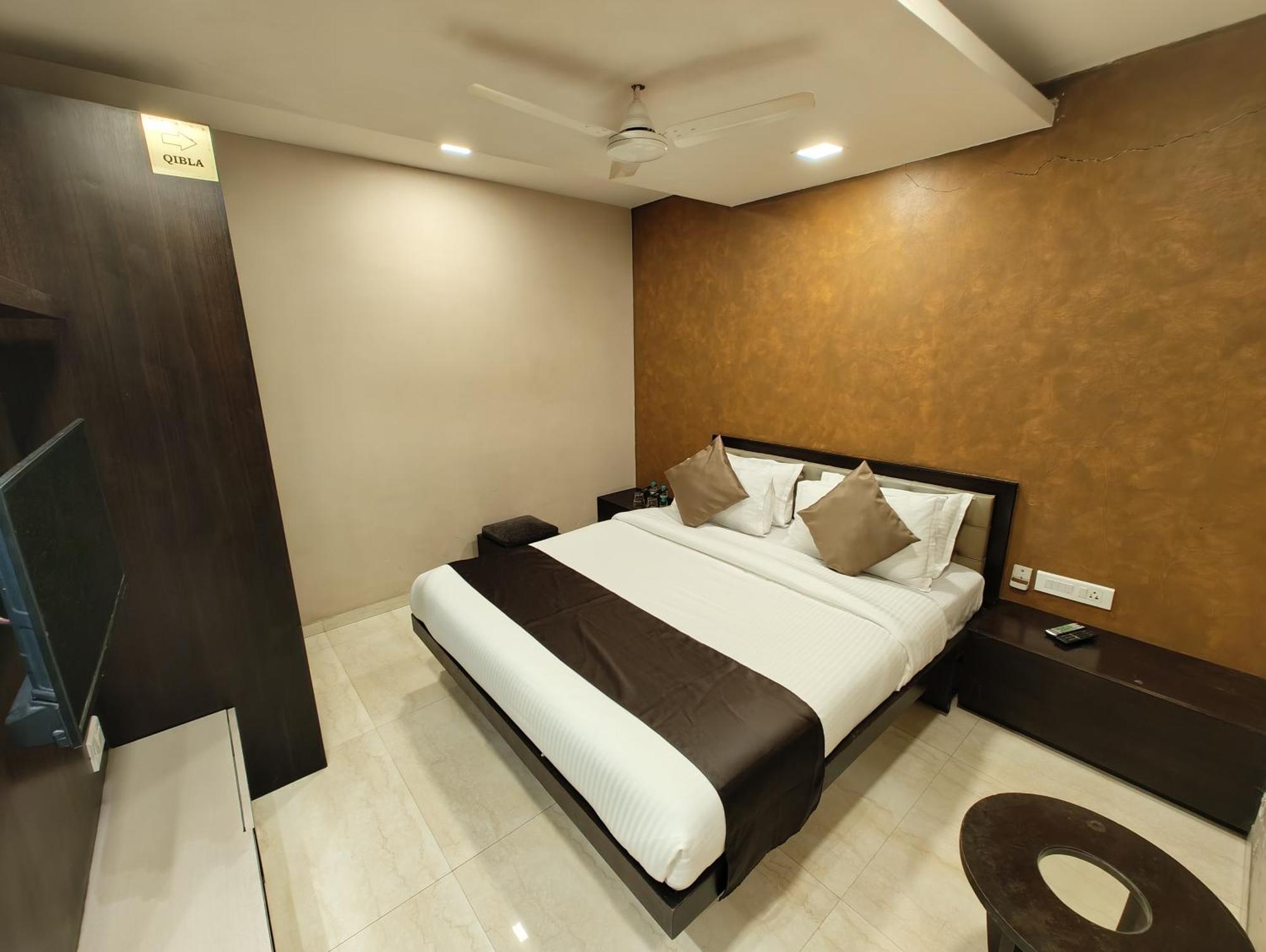 The Majlis Hotel - Colaba Mumbai Exterior photo