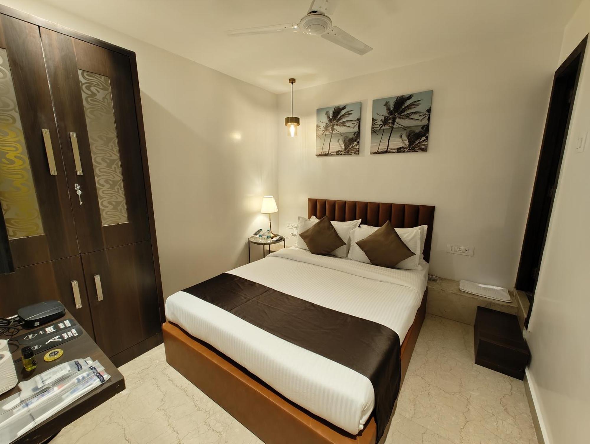 The Majlis Hotel - Colaba Mumbai Exterior photo