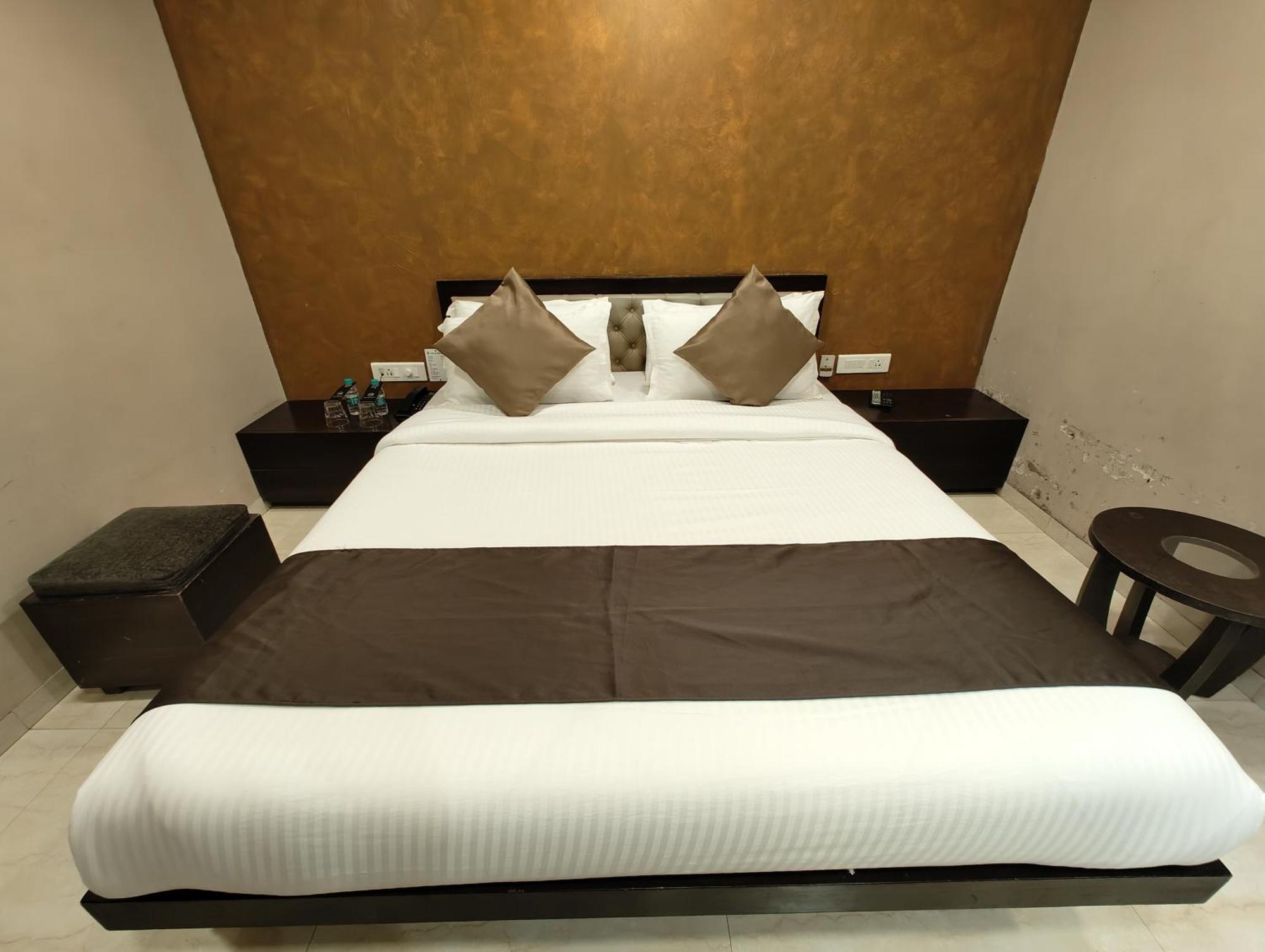 The Majlis Hotel - Colaba Mumbai Exterior photo
