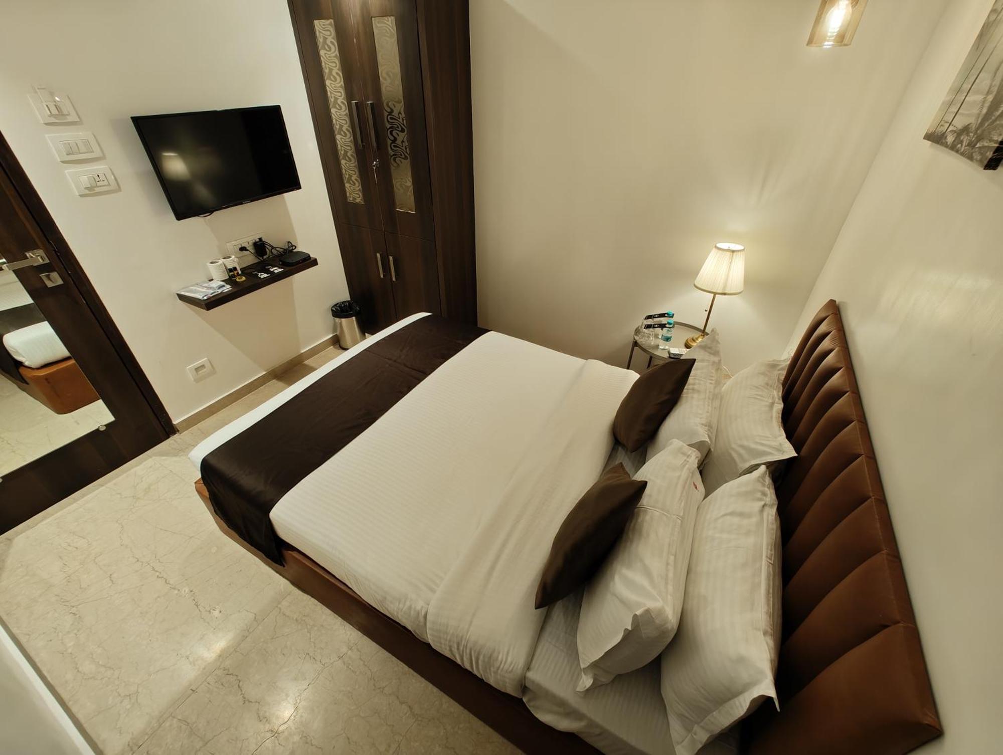 The Majlis Hotel - Colaba Mumbai Exterior photo