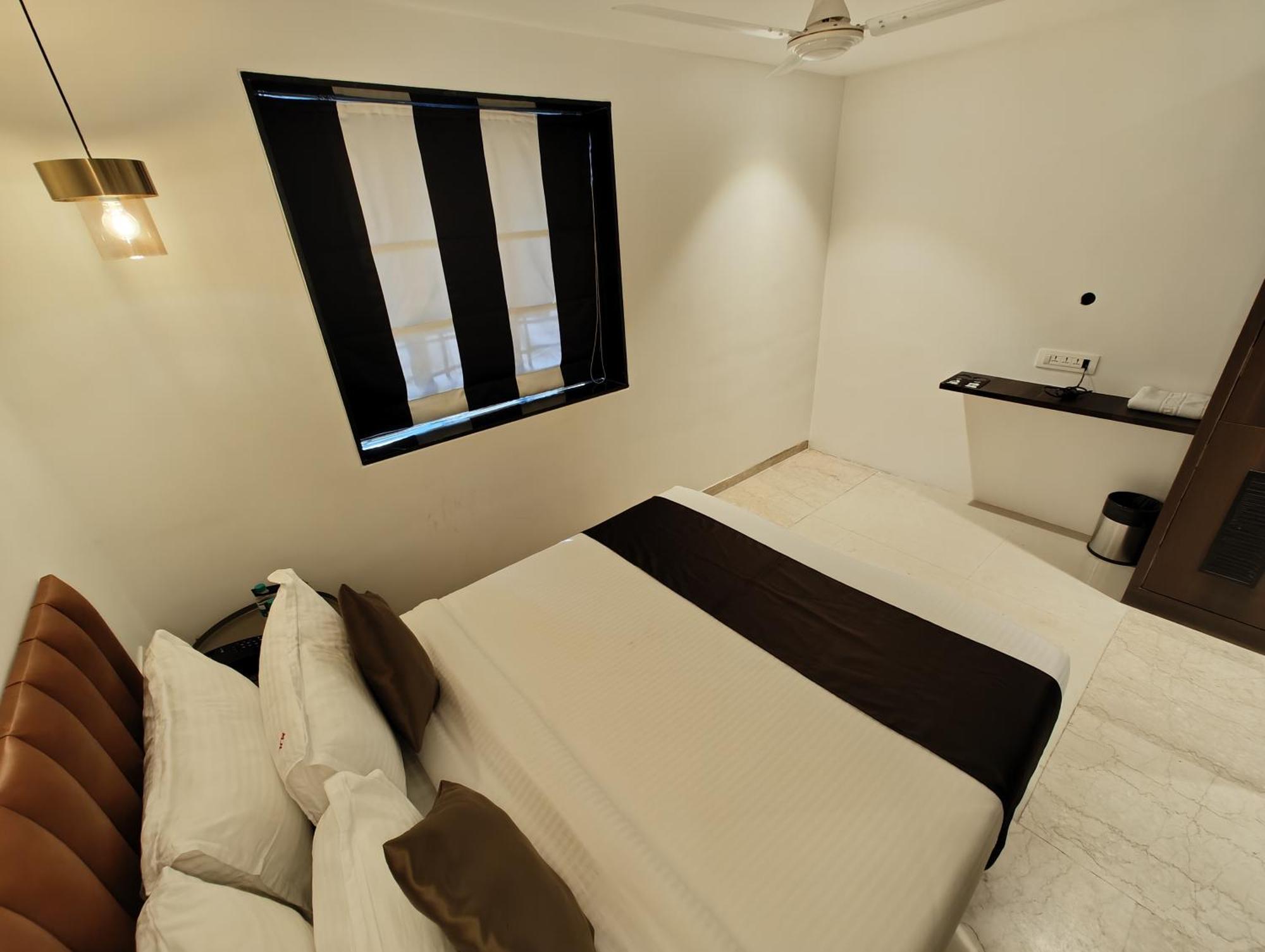 The Majlis Hotel - Colaba Mumbai Exterior photo