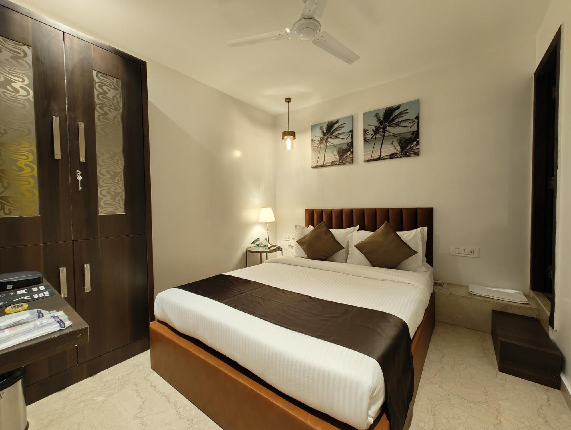 The Majlis Hotel - Colaba Mumbai Exterior photo