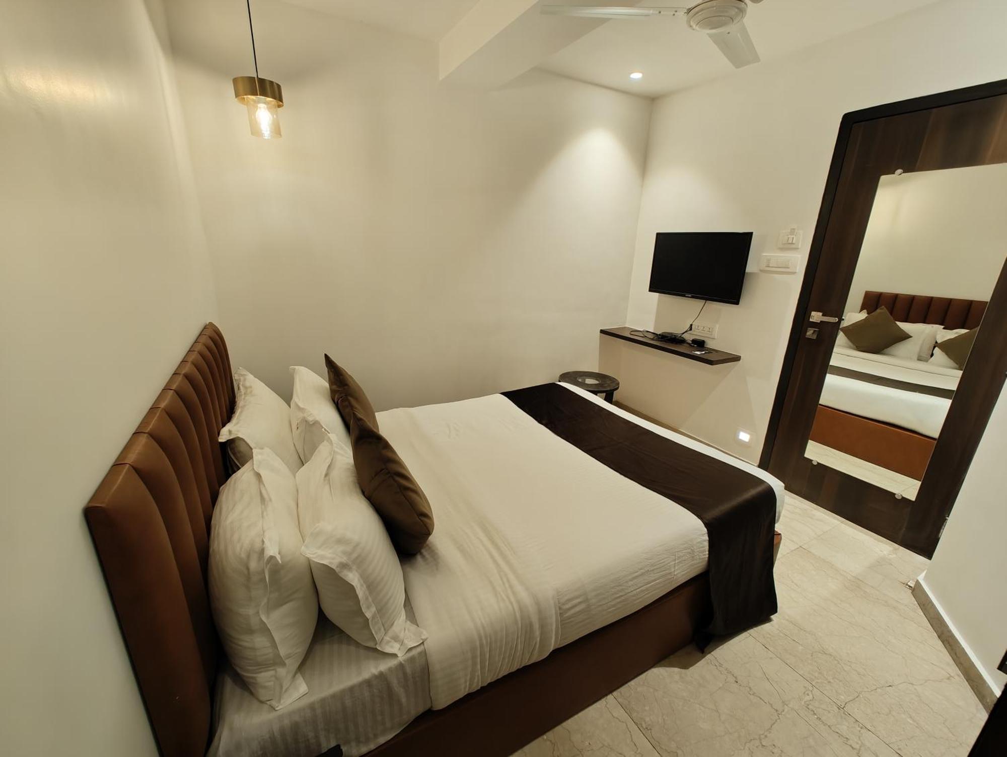 The Majlis Hotel - Colaba Mumbai Exterior photo