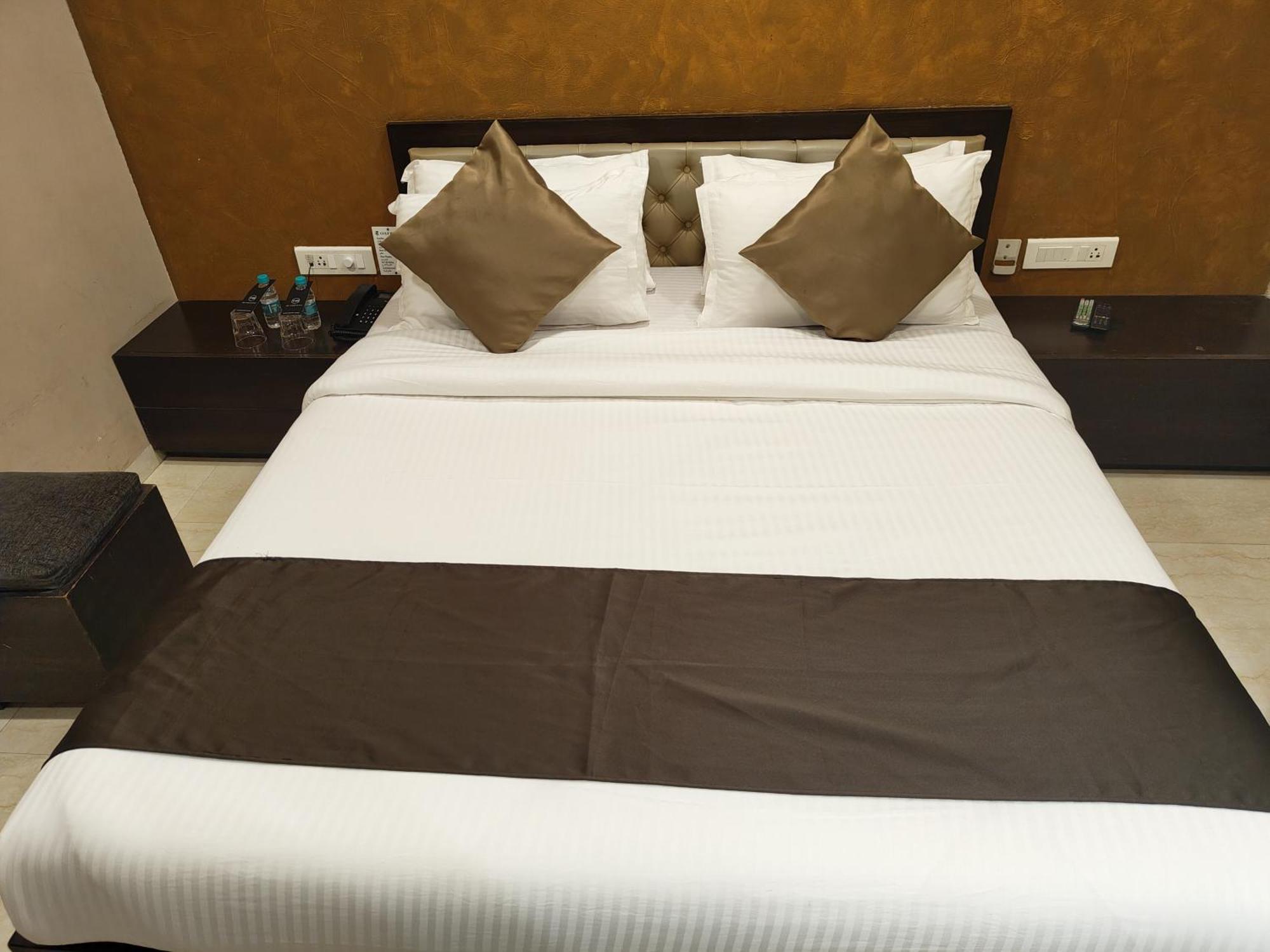 The Majlis Hotel - Colaba Mumbai Exterior photo