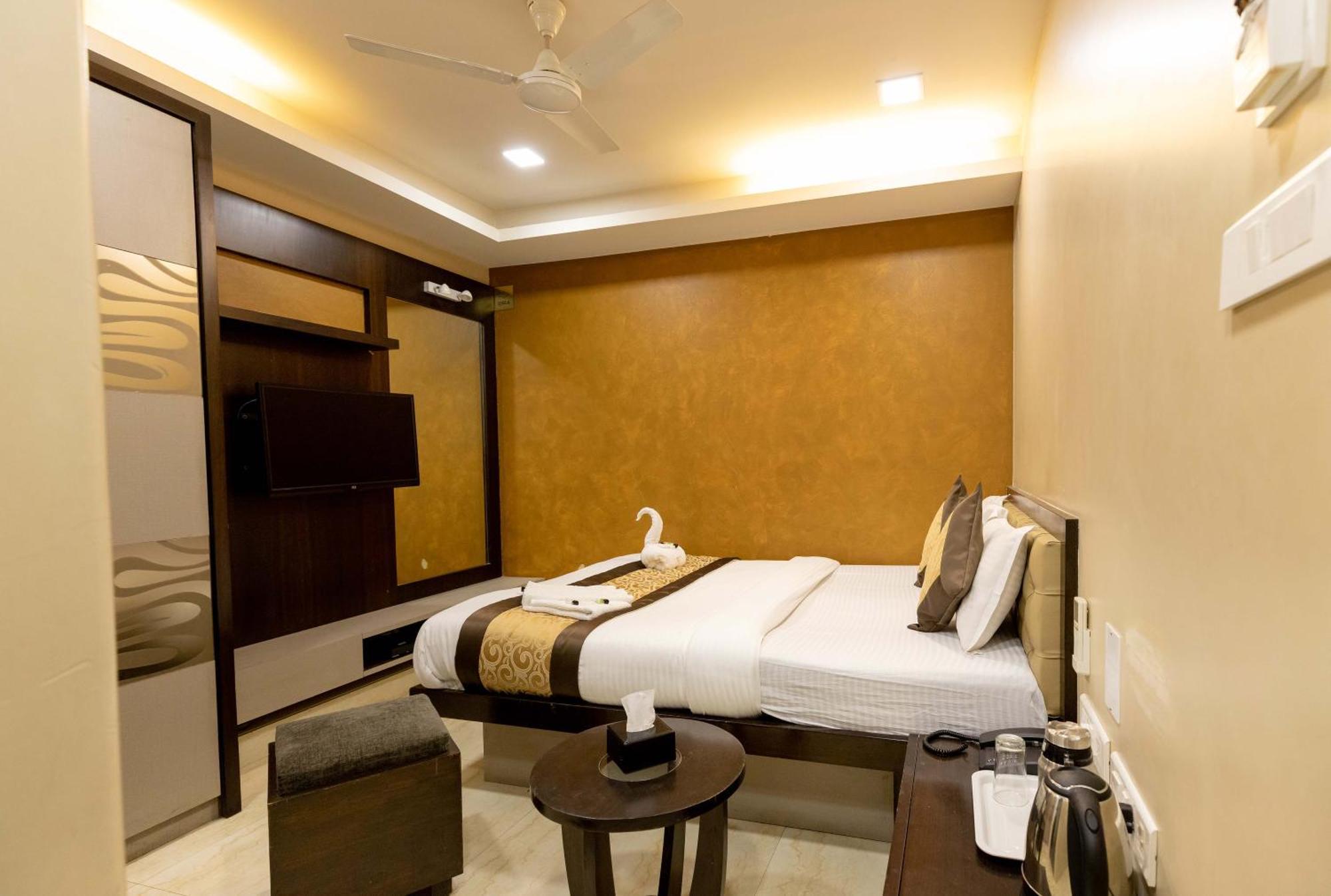 The Majlis Hotel - Colaba Mumbai Exterior photo
